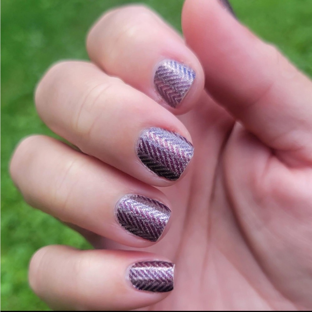 *Exclusive* Color Street: Go With the Workflow | Taupe Herringbone Pink Purple - Picture 9 of 10